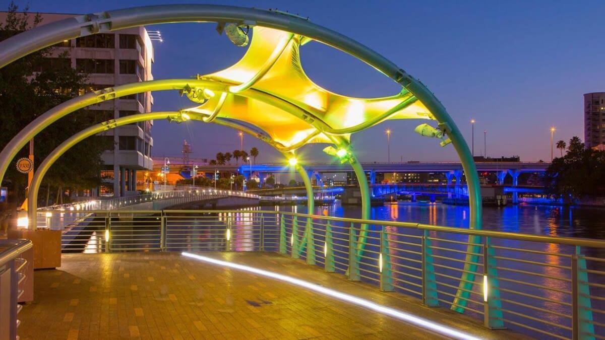 Budget Friendly Sleeps 8 Discounts Available Тампа Экстерьер фото