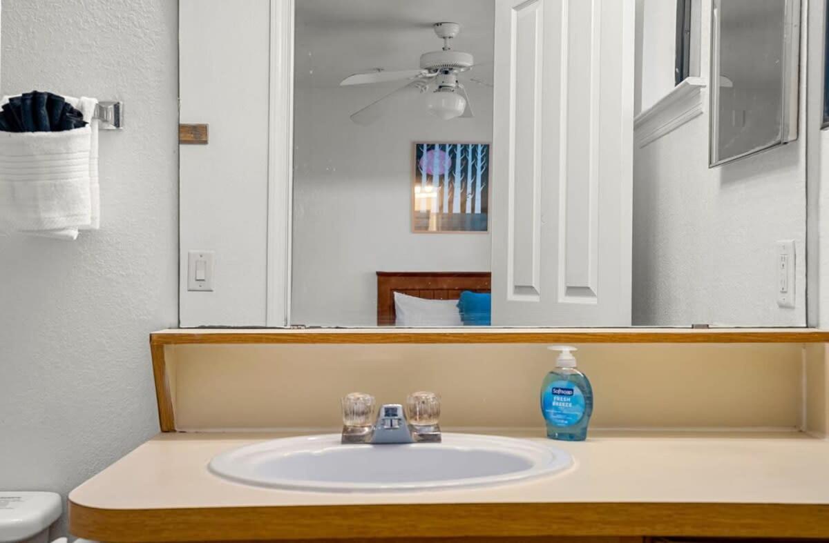 Budget Friendly Sleeps 8 Discounts Available Тампа Экстерьер фото
